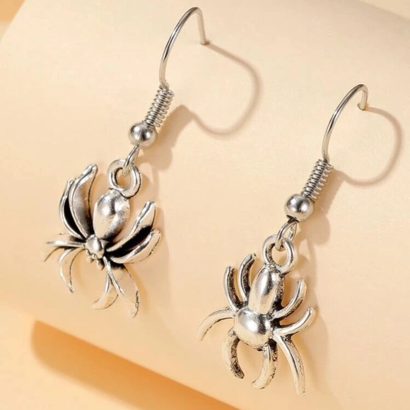 🕷 Fun Metal Metallic Spider Drop Earrings 🕷 - Picture 1 of 3